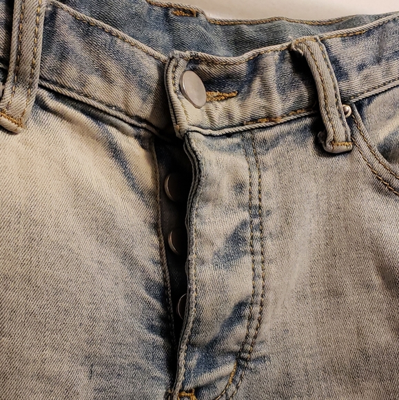 MNML Button-fly zipper, detail @ ankle, light wash. Labeled size 30 - Picture 3 of 9